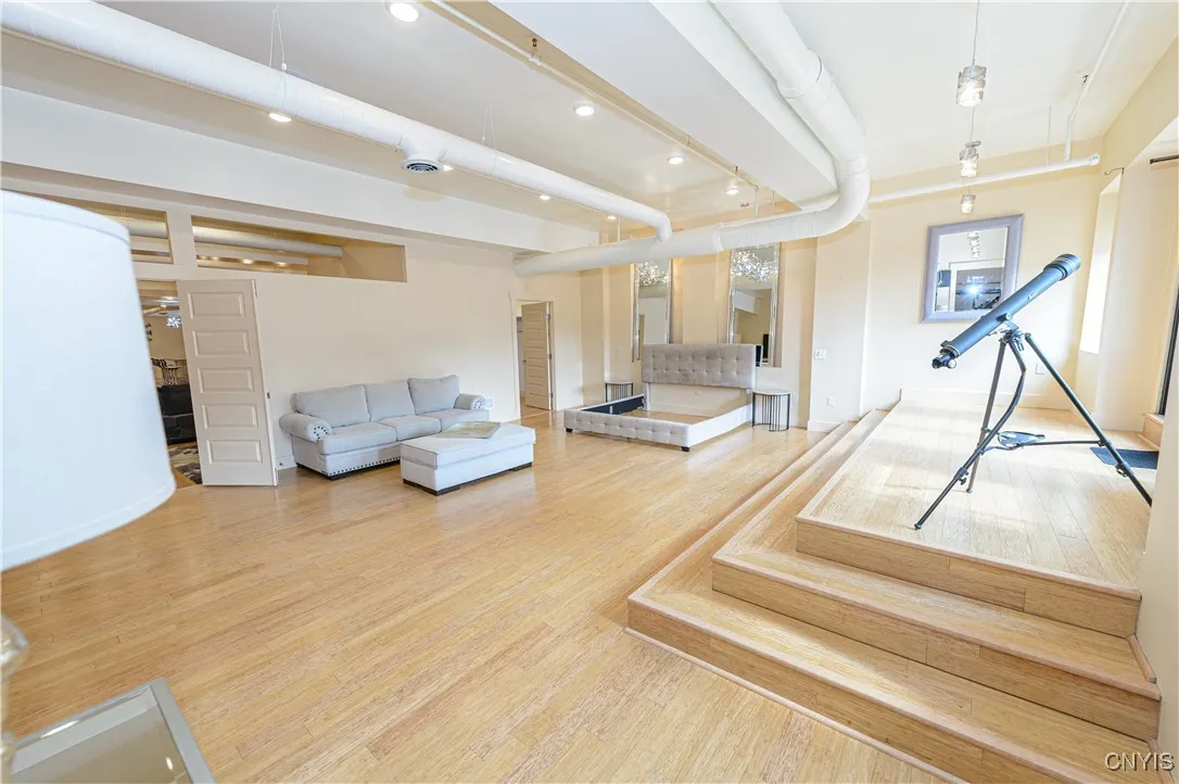 435 South Warren Street 2, Syracuse, New York 1320, Syracuse, New York 13202, 1 Bedroom Bedrooms, 12 Rooms Rooms,2 BathroomsBathrooms,Residential Lease,For Rent,435 South Warren Street 2, Syracuse, New York 1320,S1622872
