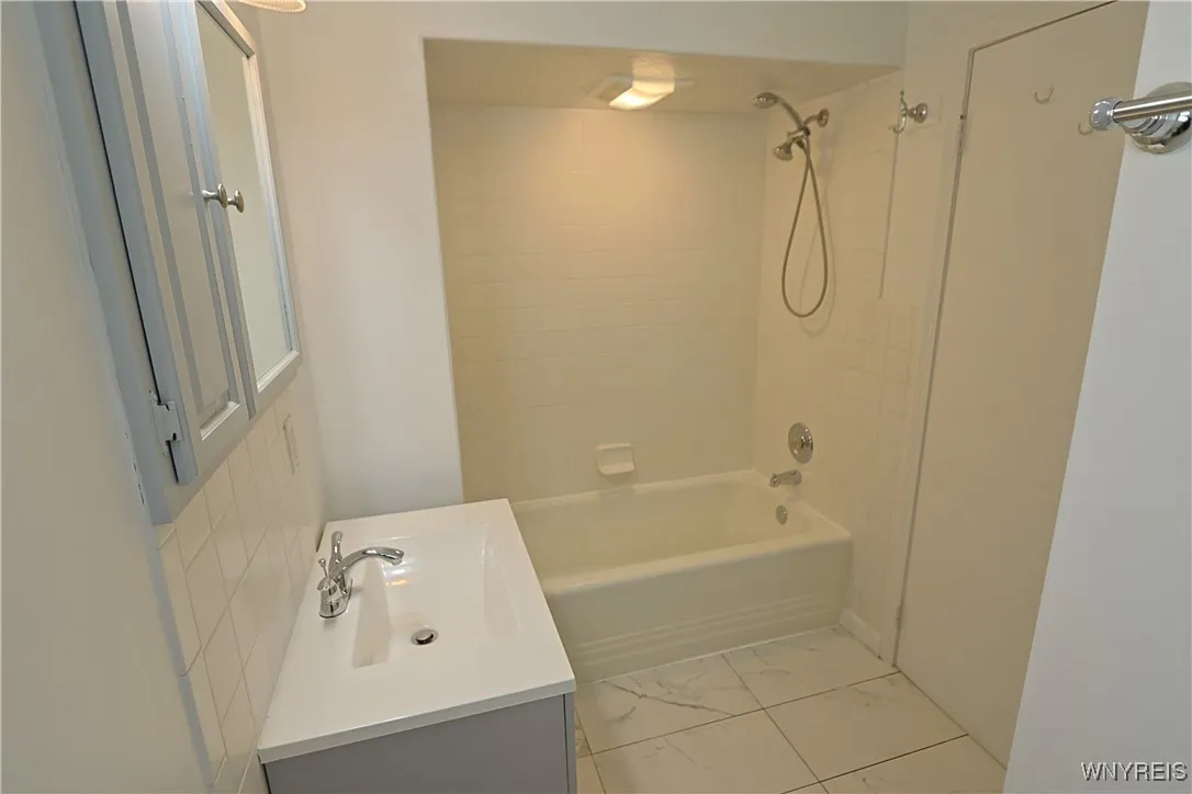 19 Schuler Avenue, Tonawanda, New York 14150, Tonawanda, New York 14150, 3 Bedrooms Bedrooms, 3 Rooms Rooms,1 BathroomBathrooms,Residential,For Sale,19 Schuler Avenue, Tonawanda, New York 14150,B1622967