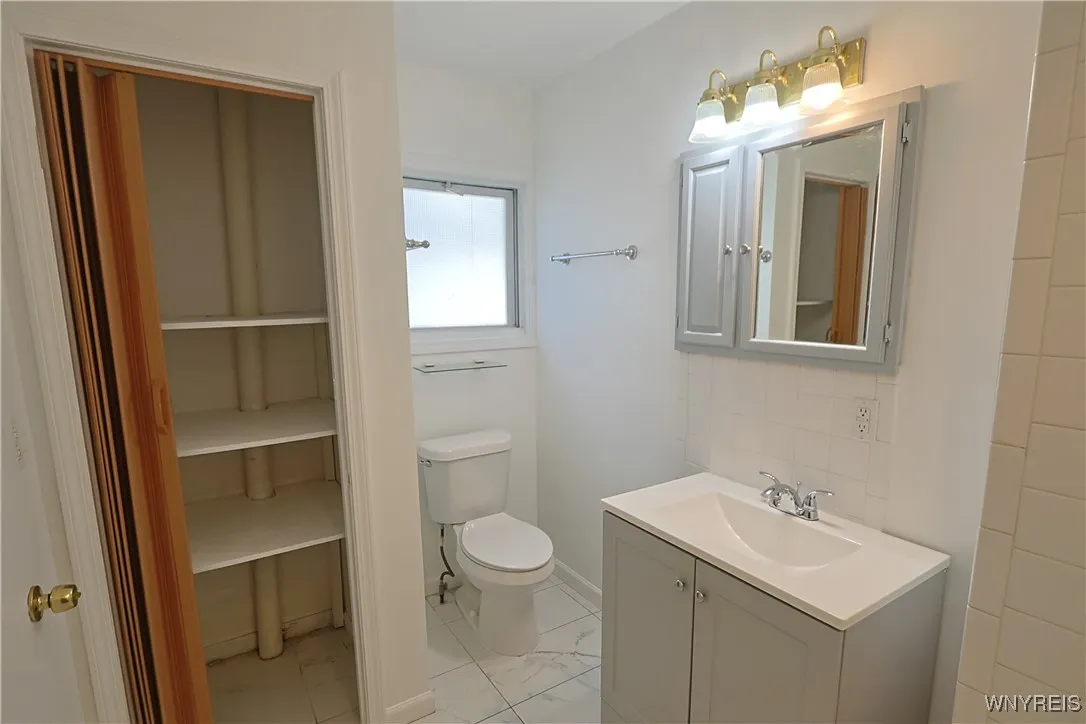 19 Schuler Avenue, Tonawanda, New York 14150, Tonawanda, New York 14150, 3 Bedrooms Bedrooms, 3 Rooms Rooms,1 BathroomBathrooms,Residential,For Sale,19 Schuler Avenue, Tonawanda, New York 14150,B1622967