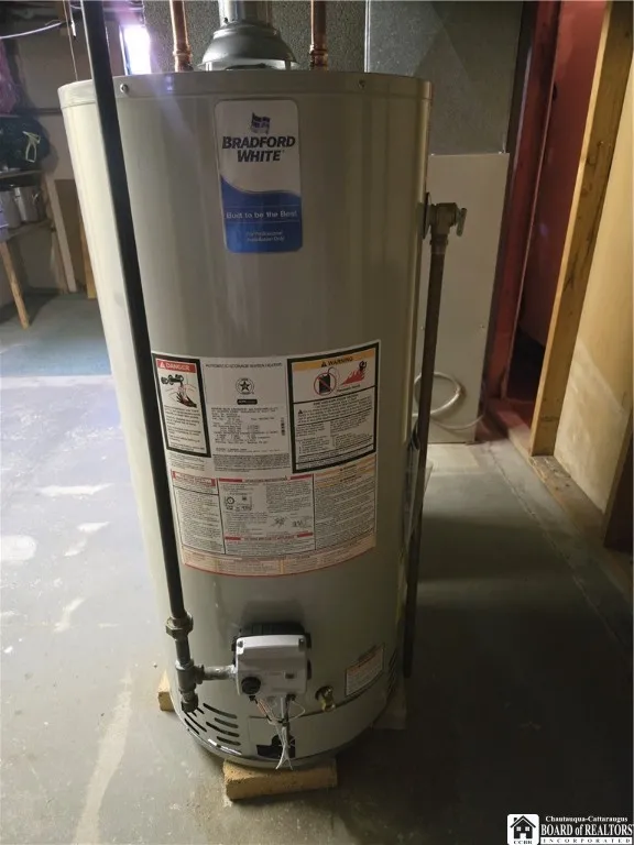 Hot water tank