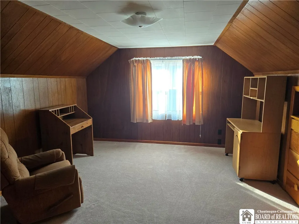 Upstairs bedroom 2