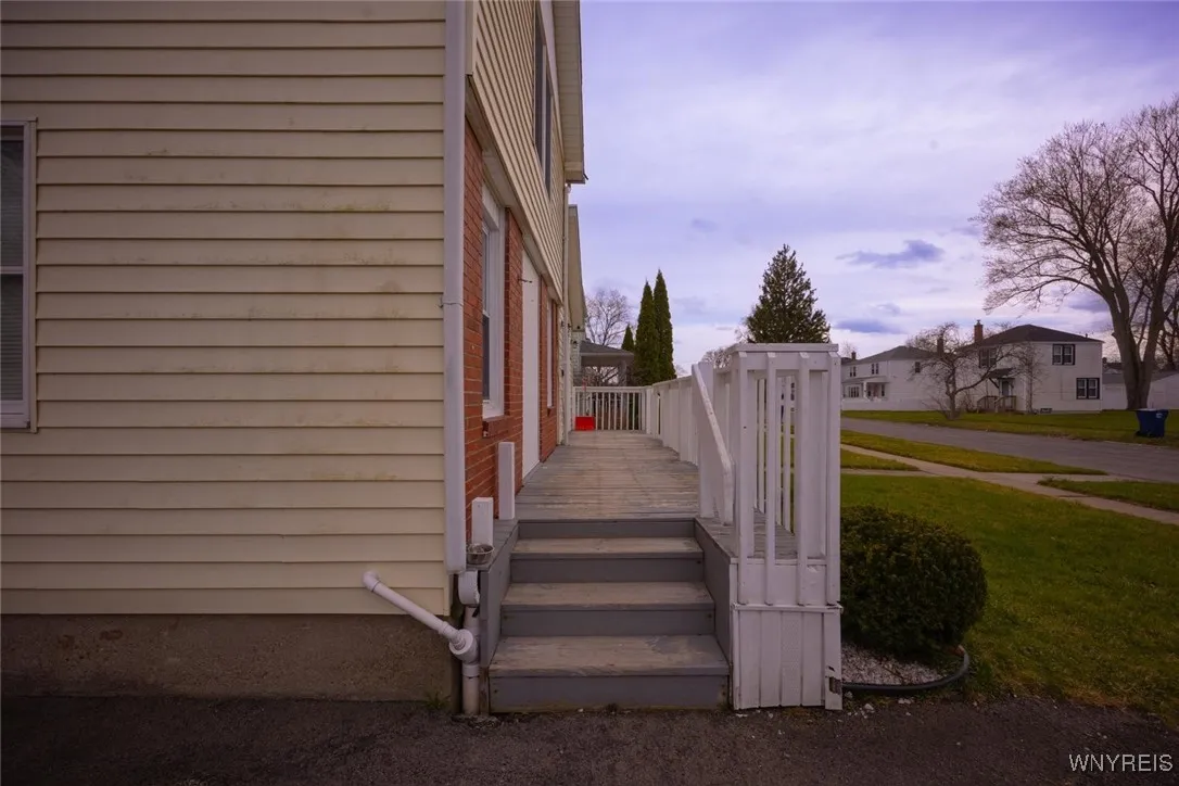 523 76th Street, Niagara Falls, New York 14304, Niagara Falls, New York 14304, 3 Bedrooms Bedrooms, 9 Rooms Rooms,1 BathroomBathrooms,Residential,For Sale,523 76th Street, Niagara Falls, New York 14304,B1622871