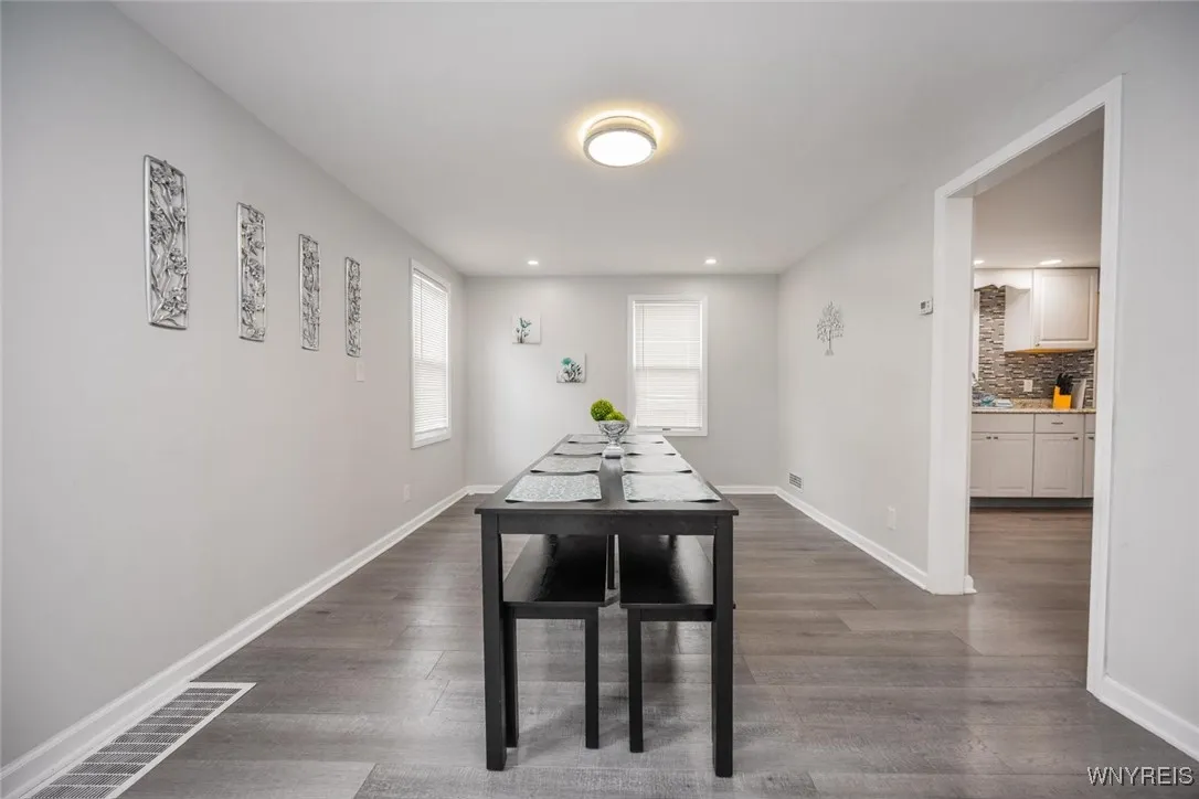 523 76th Street, Niagara Falls, New York 14304, Niagara Falls, New York 14304, 3 Bedrooms Bedrooms, 9 Rooms Rooms,1 BathroomBathrooms,Residential,For Sale,523 76th Street, Niagara Falls, New York 14304,B1622871