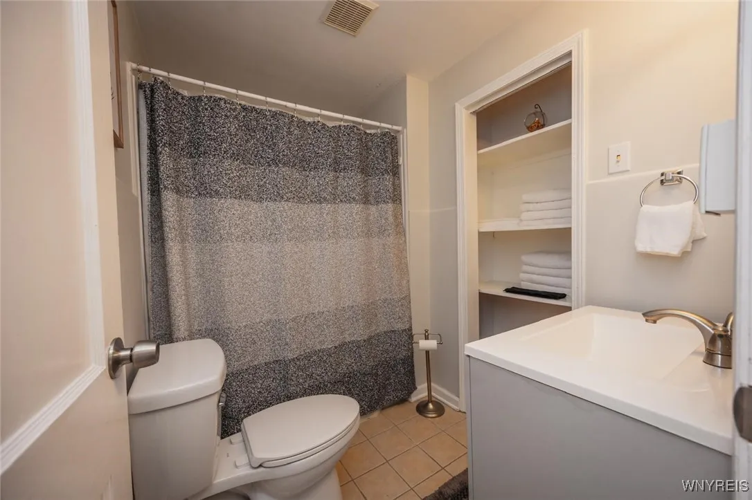 523 76th Street, Niagara Falls, New York 14304, Niagara Falls, New York 14304, 3 Bedrooms Bedrooms, 9 Rooms Rooms,1 BathroomBathrooms,Residential,For Sale,523 76th Street, Niagara Falls, New York 14304,B1622871