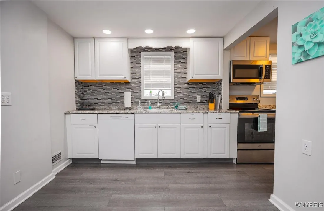 523 76th Street, Niagara Falls, New York 14304, Niagara Falls, New York 14304, 3 Bedrooms Bedrooms, 9 Rooms Rooms,1 BathroomBathrooms,Residential,For Sale,523 76th Street, Niagara Falls, New York 14304,B1622871