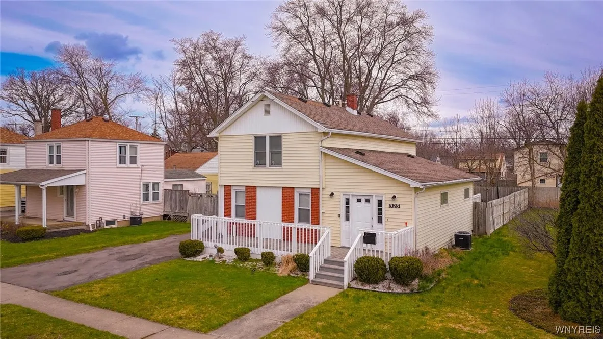 523 76th Street, Niagara Falls, New York 14304, Niagara Falls, New York 14304, 3 Bedrooms Bedrooms, 9 Rooms Rooms,1 BathroomBathrooms,Residential,For Sale,523 76th Street, Niagara Falls, New York 14304,B1622871