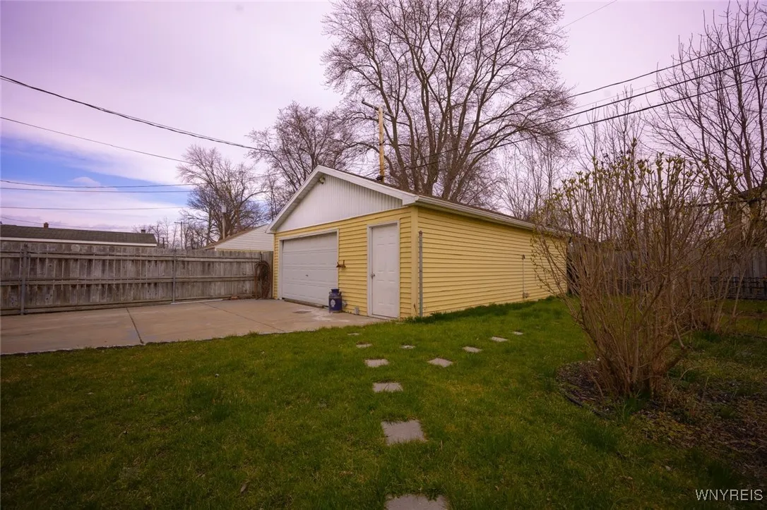523 76th Street, Niagara Falls, New York 14304, Niagara Falls, New York 14304, 3 Bedrooms Bedrooms, 9 Rooms Rooms,1 BathroomBathrooms,Residential,For Sale,523 76th Street, Niagara Falls, New York 14304,B1622871