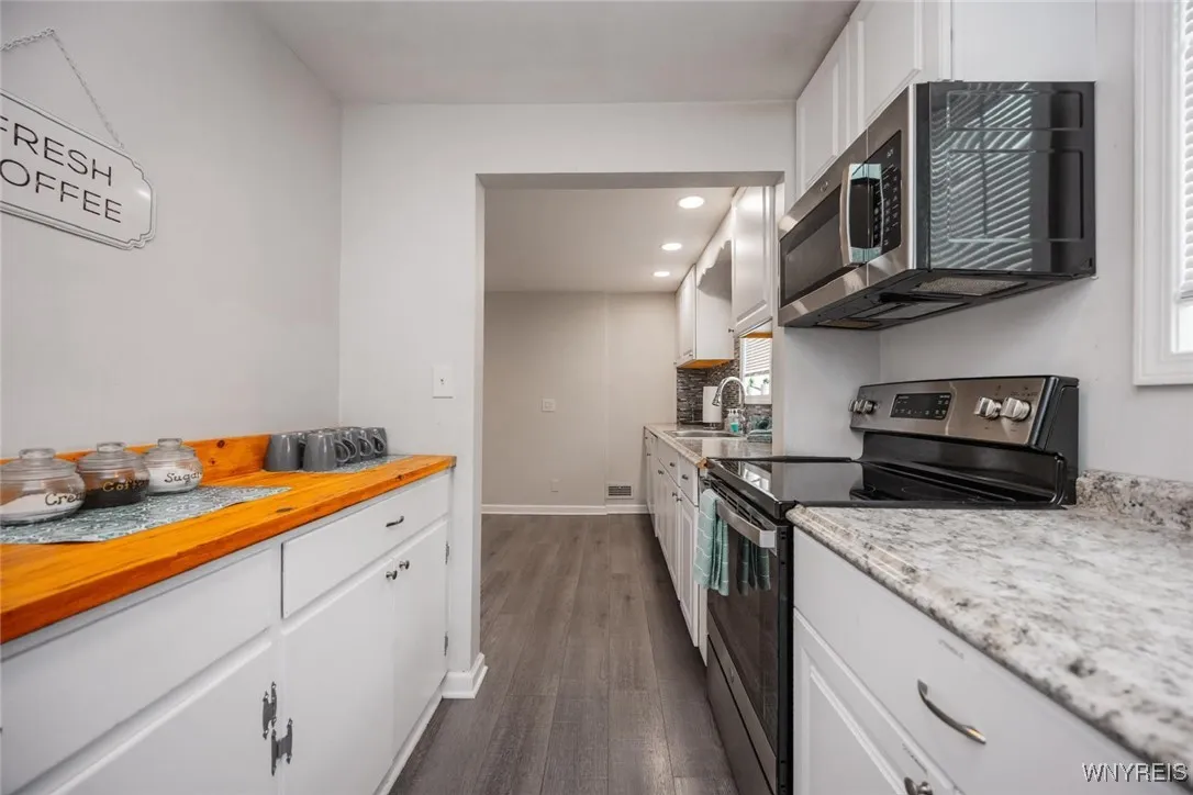 523 76th Street, Niagara Falls, New York 14304, Niagara Falls, New York 14304, 3 Bedrooms Bedrooms, 9 Rooms Rooms,1 BathroomBathrooms,Residential,For Sale,523 76th Street, Niagara Falls, New York 14304,B1622871