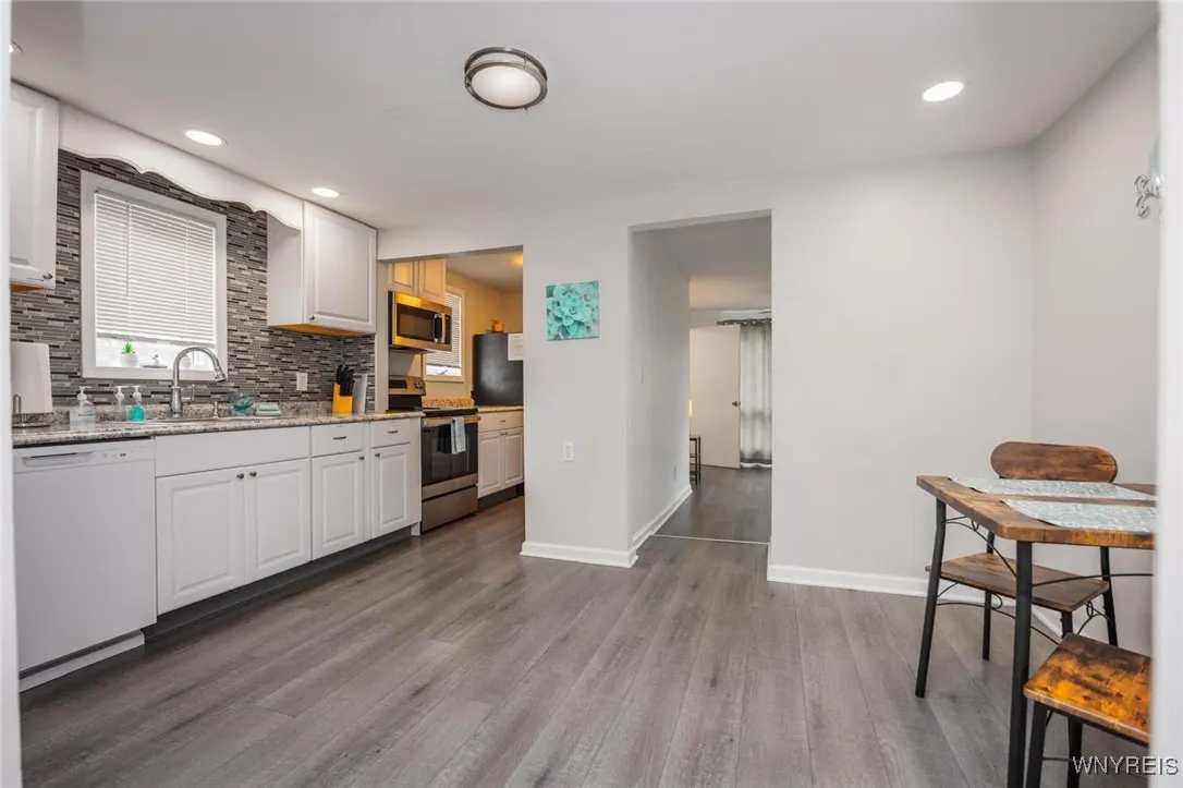 523 76th Street, Niagara Falls, New York 14304, Niagara Falls, New York 14304, 3 Bedrooms Bedrooms, 9 Rooms Rooms,1 BathroomBathrooms,Residential,For Sale,523 76th Street, Niagara Falls, New York 14304,B1622871