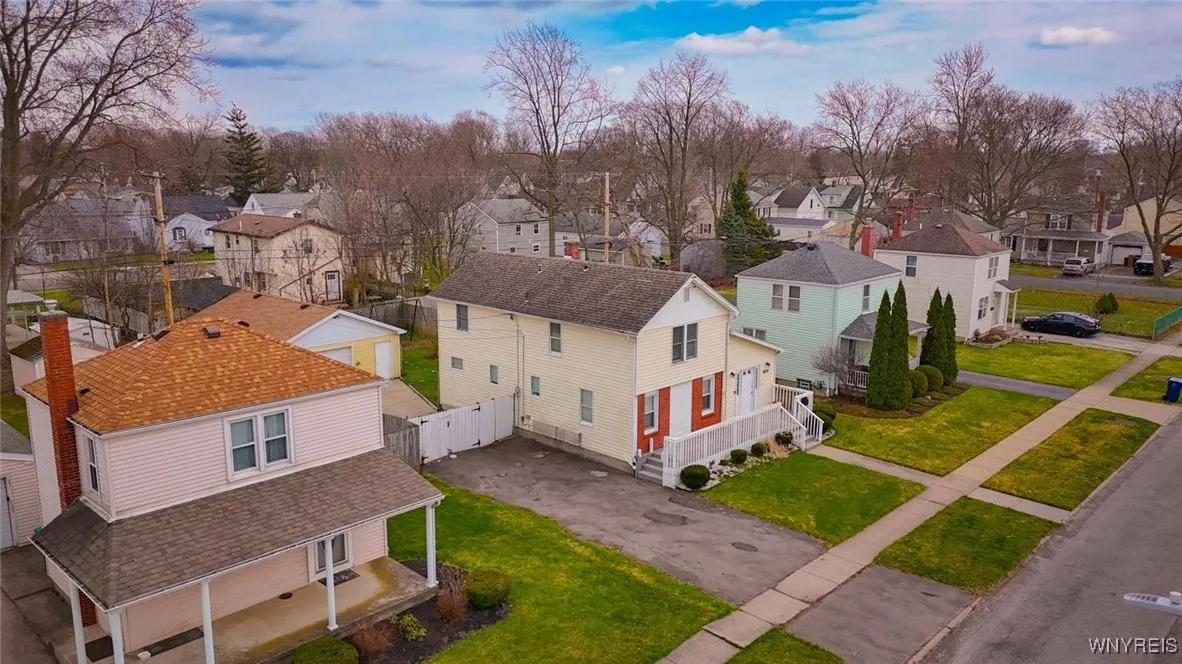 523 76th Street, Niagara Falls, New York 14304, Niagara Falls, New York 14304, 3 Bedrooms Bedrooms, 9 Rooms Rooms,1 BathroomBathrooms,Residential,For Sale,523 76th Street, Niagara Falls, New York 14304,B1622871