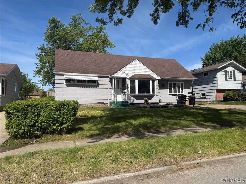 14 Dolphann Drive, Tonawanda, New York 14150, Tonawanda, New York 14150, 4 Bedrooms Bedrooms, 8 Rooms Rooms,4 BathroomsBathrooms,Residential,For Sale,14 Dolphann Drive, Tonawanda, New York 14150,0,B1621486