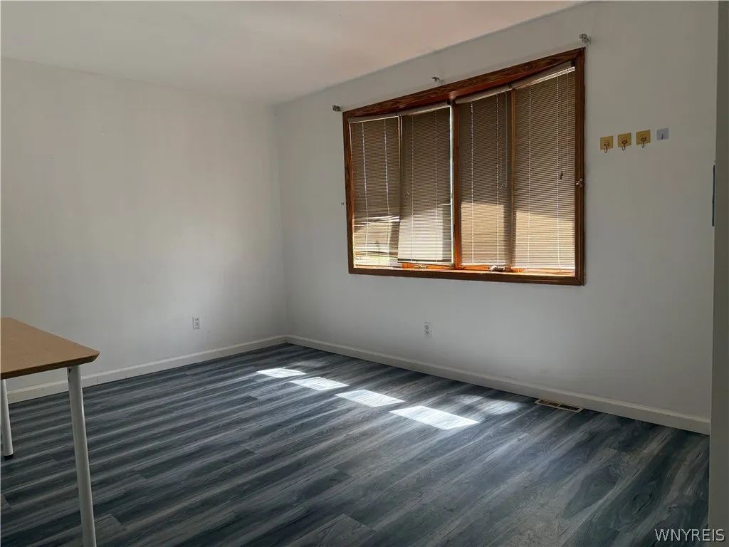 14 Dolphann Drive, Tonawanda, New York 14150, Tonawanda, New York 14150, 4 Bedrooms Bedrooms, 8 Rooms Rooms,4 BathroomsBathrooms,Residential,For Sale,14 Dolphann Drive, Tonawanda, New York 14150,0,B1621486
