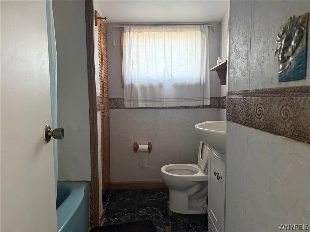 14 Dolphann Drive, Tonawanda, New York 14150, Tonawanda, New York 14150, 4 Bedrooms Bedrooms, 8 Rooms Rooms,4 BathroomsBathrooms,Residential,For Sale,14 Dolphann Drive, Tonawanda, New York 14150,0,B1621486