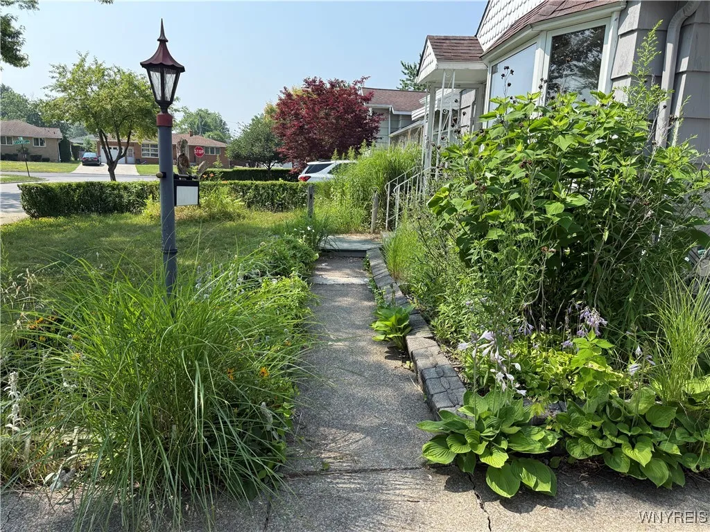 14 Dolphann Drive, Tonawanda, New York 14150, Tonawanda, New York 14150, 4 Bedrooms Bedrooms, 8 Rooms Rooms,4 BathroomsBathrooms,Residential,For Sale,14 Dolphann Drive, Tonawanda, New York 14150,B1621486