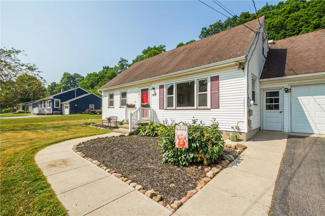 1907 Maple Avenue, Palmyra, New York 14522, Palmyra, New York 14522, 4 Bedrooms Bedrooms, 6 Rooms Rooms,1 BathroomBathrooms,Residential,For Sale,1907 Maple Avenue, Palmyra, New York 14522,R1614898