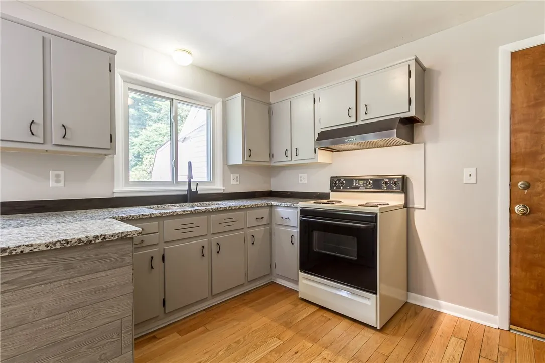 1907 Maple Avenue, Palmyra, New York 14522, Palmyra, New York 14522, 4 Bedrooms Bedrooms, 6 Rooms Rooms,1 BathroomBathrooms,Residential,For Sale,1907 Maple Avenue, Palmyra, New York 14522,R1614898