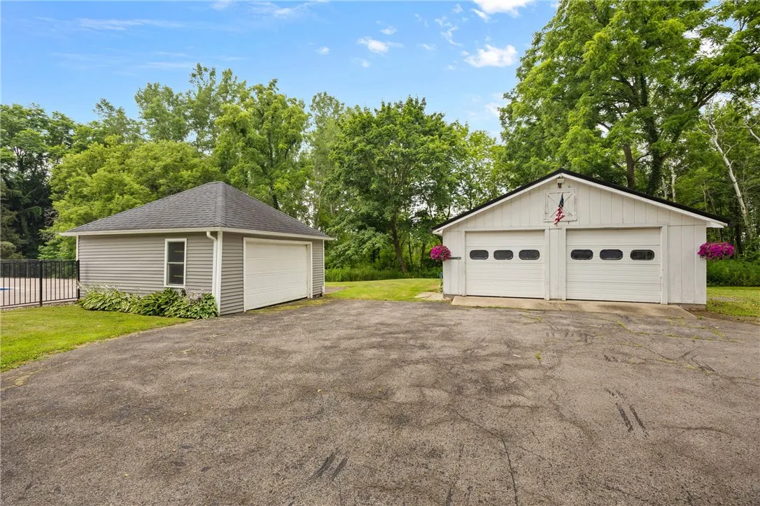 3545 Walworth Rd, Walworth, New York 14568, Walworth, New York 14568, 5 Bedrooms Bedrooms, 10 Rooms Rooms,2 BathroomsBathrooms,Residential,For Sale,3545 Walworth Rd, Walworth, New York 14568,R1622560