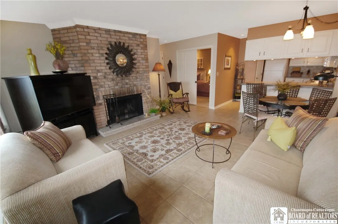 living/dining/kitchen