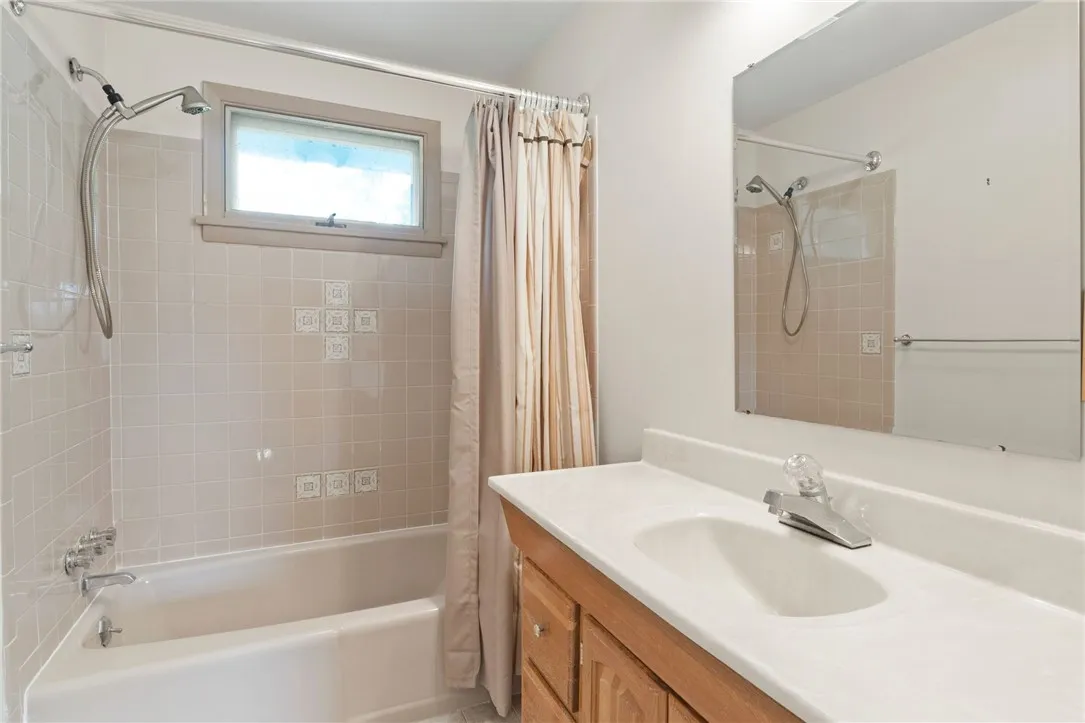 11 Stony Brook Lane, Perinton, New York 14450, Perinton, New York 14450, 4 Bedrooms Bedrooms, 9 Rooms Rooms,2 BathroomsBathrooms,Residential,Closed,11 Stony Brook Lane, Perinton, New York 14450,0,R1618638