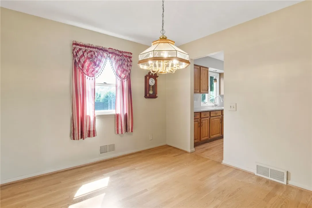 11 Stony Brook Lane, Perinton, New York 14450, Perinton, New York 14450, 4 Bedrooms Bedrooms, 9 Rooms Rooms,2 BathroomsBathrooms,Residential,Closed,11 Stony Brook Lane, Perinton, New York 14450,0,R1618638
