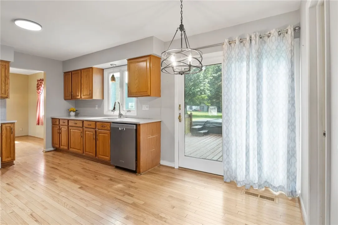 11 Stony Brook Lane, Perinton, New York 14450, Perinton, New York 14450, 4 Bedrooms Bedrooms, 9 Rooms Rooms,2 BathroomsBathrooms,Residential,Closed,11 Stony Brook Lane, Perinton, New York 14450,0,R1618638