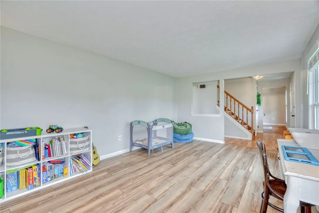 61 Sunapee Run, Greece, New York 14468, Greece, New York 14468, 4 Bedrooms Bedrooms, 9 Rooms Rooms,3 BathroomsBathrooms,Residential,Closed,61 Sunapee Run, Greece, New York 14468,0,R1621661