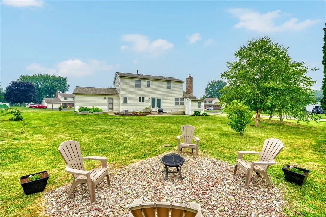 61 Sunapee Run, Greece, New York 14468, Greece, New York 14468, 4 Bedrooms Bedrooms, 9 Rooms Rooms,3 BathroomsBathrooms,Residential,Closed,61 Sunapee Run, Greece, New York 14468,0,R1621661