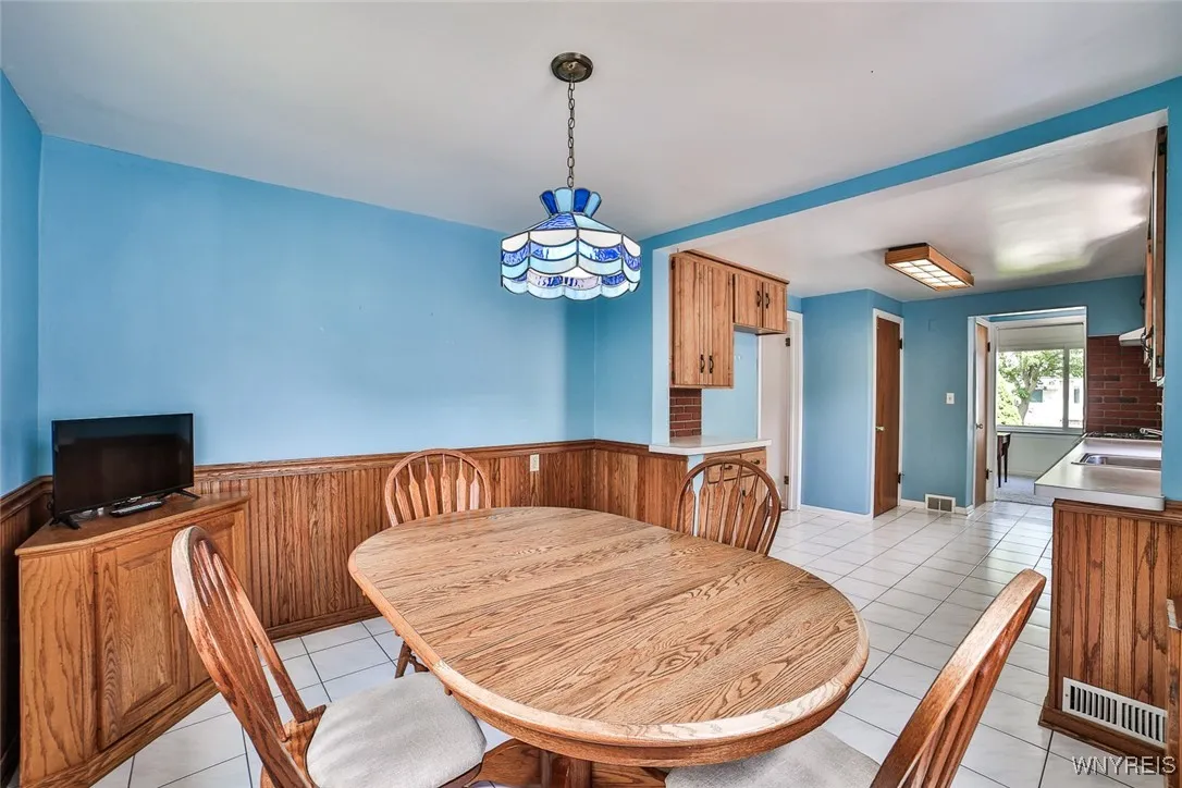 This is a great kitchen!