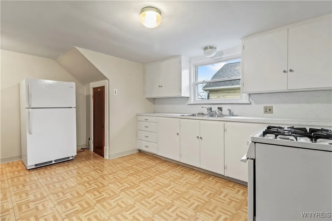 Upper unit kitchen