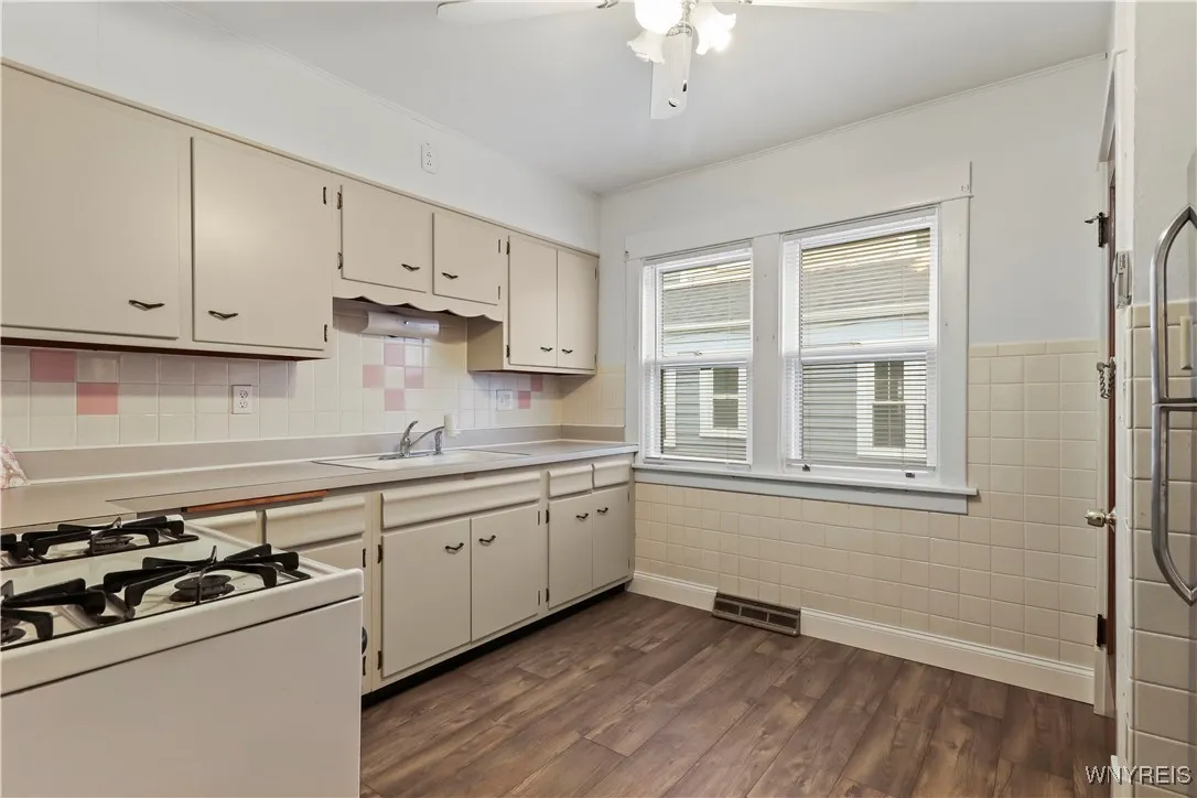 Lower unit kitchen