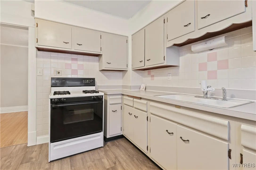 204 East Hazeltine Avenue, Tonawanda, New York 142, Tonawanda, New York 14217, 4 Bedrooms Bedrooms, ,2 BathroomsBathrooms,Residential,For Sale,204 East Hazeltine Avenue, Tonawanda, New York 142,B1621608