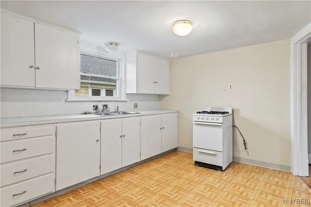 204 East Hazeltine Avenue, Tonawanda, New York 142, Tonawanda, New York 14217, 4 Bedrooms Bedrooms, ,2 BathroomsBathrooms,Residential,For Sale,204 East Hazeltine Avenue, Tonawanda, New York 142,B1621608