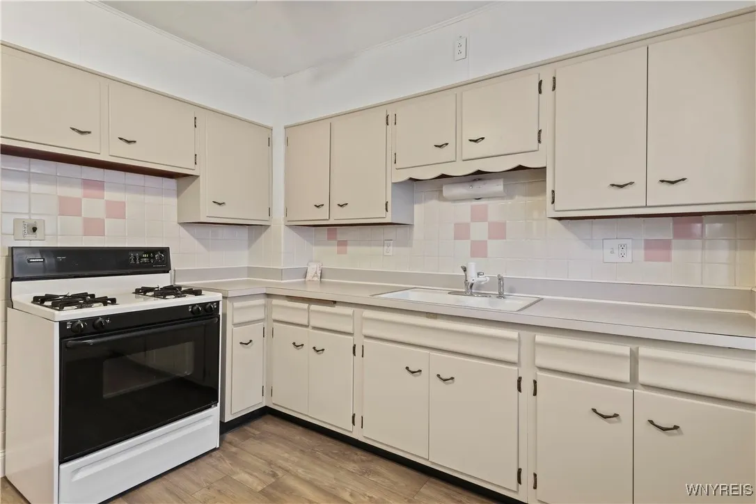 204 East Hazeltine Avenue, Tonawanda, New York 142, Tonawanda, New York 14217, 4 Bedrooms Bedrooms, ,2 BathroomsBathrooms,Residential,For Sale,204 East Hazeltine Avenue, Tonawanda, New York 142,B1621608