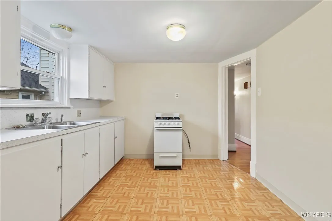 204 East Hazeltine Avenue, Tonawanda, New York 142, Tonawanda, New York 14217, 4 Bedrooms Bedrooms, ,2 BathroomsBathrooms,Residential,For Sale,204 East Hazeltine Avenue, Tonawanda, New York 142,B1621608