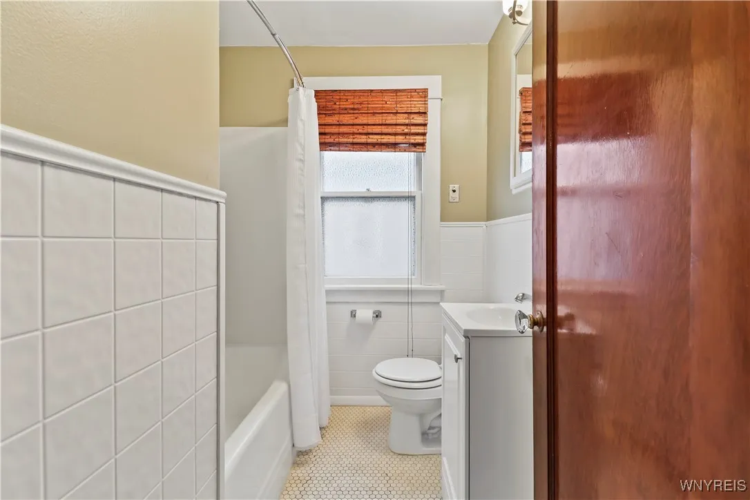 204 East Hazeltine Avenue, Tonawanda, New York 142, Tonawanda, New York 14217, 4 Bedrooms Bedrooms, ,2 BathroomsBathrooms,Residential,For Sale,204 East Hazeltine Avenue, Tonawanda, New York 142,B1621608