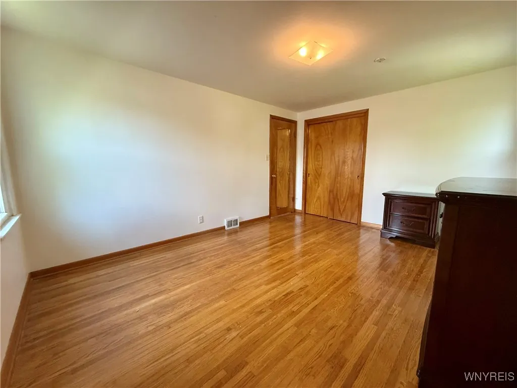 Primary bedroom - hardwood floors