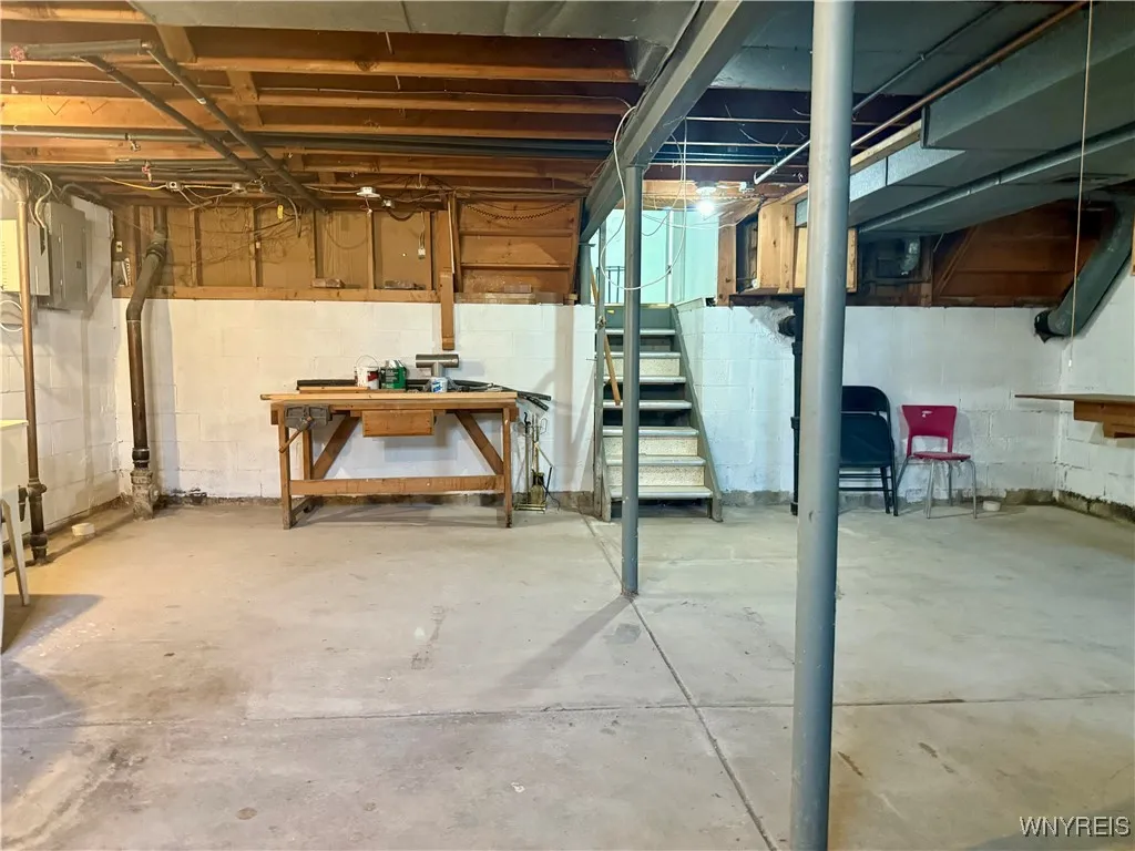 Work bench stays