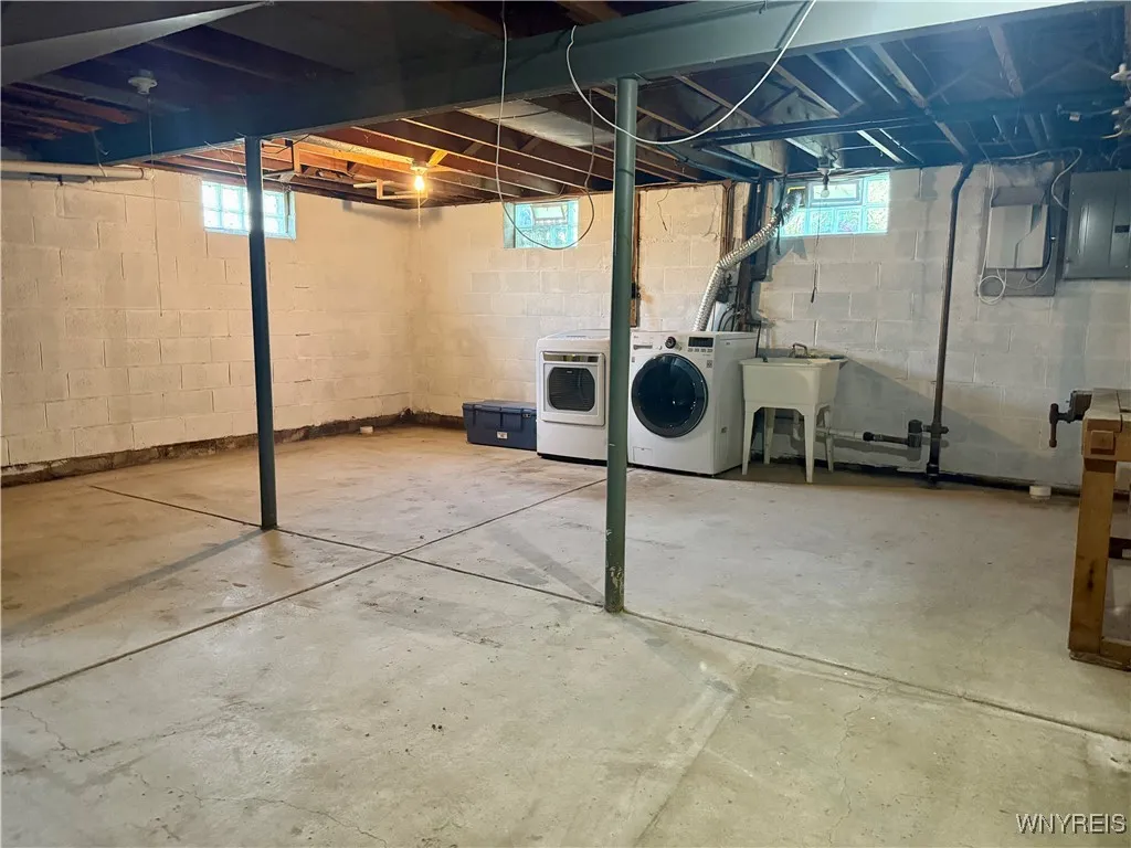 Washer and dryer stay