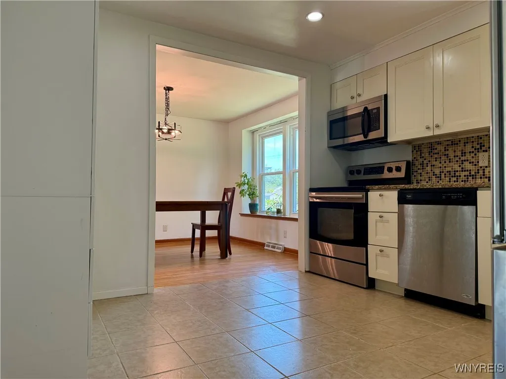77 Monarch Drive, Amherst, New York 14226, Amherst, New York 14226, 3 Bedrooms Bedrooms, 7 Rooms Rooms,1 BathroomBathrooms,Residential,For Sale,77 Monarch Drive, Amherst, New York 14226,B1622364