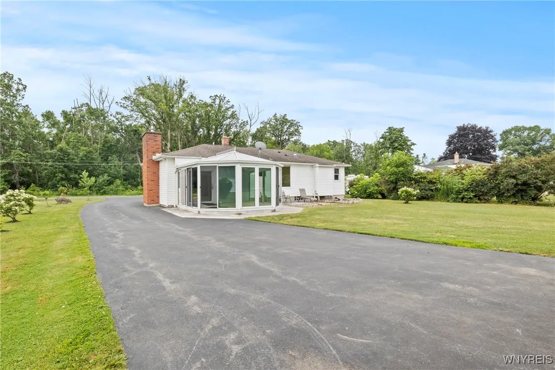 5173 Mapleton Road, Pendleton, New York 14094, Pendleton, New York 14094, 2 Bedrooms Bedrooms, 6 Rooms Rooms,1 BathroomBathrooms,Residential,For Sale,5173 Mapleton Road, Pendleton, New York 14094,B1621093