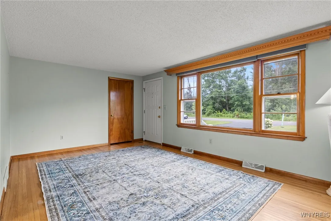 5173 Mapleton Road, Pendleton, New York 14094, Pendleton, New York 14094, 2 Bedrooms Bedrooms, 6 Rooms Rooms,1 BathroomBathrooms,Residential,For Sale,5173 Mapleton Road, Pendleton, New York 14094,B1621093