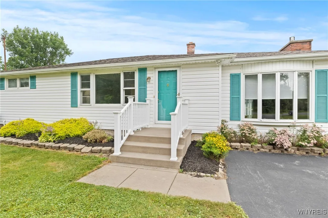 5173 Mapleton Road, Pendleton, New York 14094, Pendleton, New York 14094, 2 Bedrooms Bedrooms, 6 Rooms Rooms,1 BathroomBathrooms,Residential,For Sale,5173 Mapleton Road, Pendleton, New York 14094,B1621093