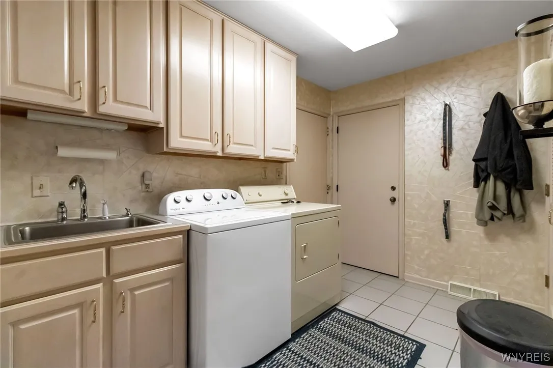 88 Crestwood Lane, Amherst, New York 14221, Amherst, New York 14221, 3 Bedrooms Bedrooms, 6 Rooms Rooms,2 BathroomsBathrooms,Residential,For Sale,88 Crestwood Lane, Amherst, New York 14221,B1622643
