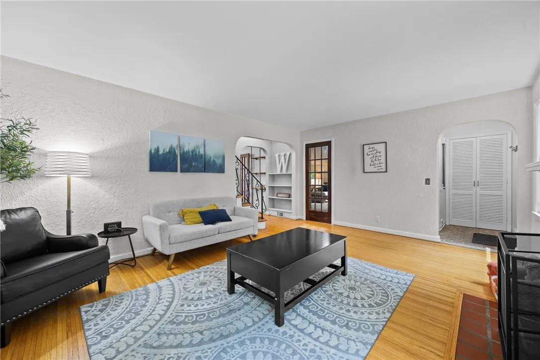 180 Daley Boulevard, Irondequoit, New York 14617, Irondequoit, New York 14617, 4 Bedrooms Bedrooms, 14 Rooms Rooms,2 BathroomsBathrooms,Residential,For Sale,180 Daley Boulevard, Irondequoit, New York 14617,R1622385