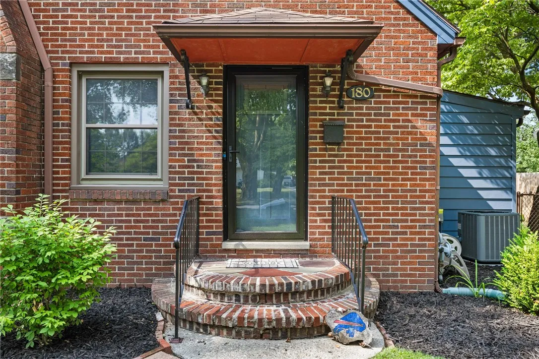 180 Daley Boulevard, Irondequoit, New York 14617, Irondequoit, New York 14617, 4 Bedrooms Bedrooms, 14 Rooms Rooms,2 BathroomsBathrooms,Residential,For Sale,180 Daley Boulevard, Irondequoit, New York 14617,R1622385