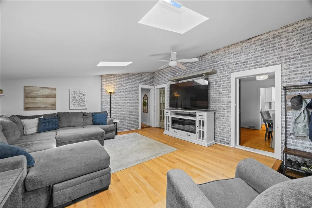 180 Daley Boulevard, Irondequoit, New York 14617, Irondequoit, New York 14617, 4 Bedrooms Bedrooms, 14 Rooms Rooms,2 BathroomsBathrooms,Residential,For Sale,180 Daley Boulevard, Irondequoit, New York 14617,R1622385