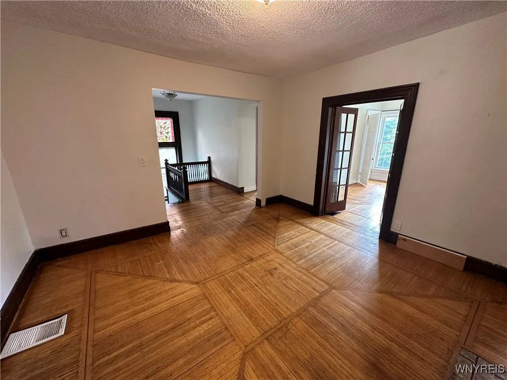 352 Bryant Upper Street, Buffalo, New York 14222, Buffalo, New York 14222, 3 Bedrooms Bedrooms, 5 Rooms Rooms,1 BathroomBathrooms,Residential Lease,For Rent,352 Bryant Upper Street, Buffalo, New York 14222,0,B1623023