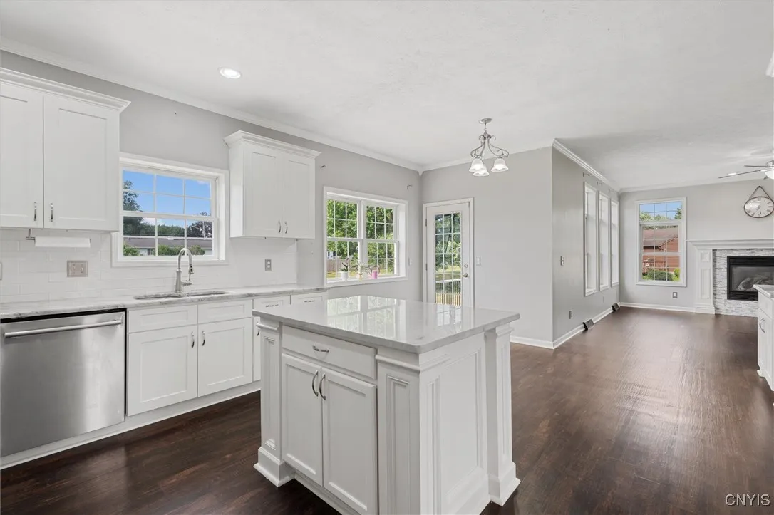 6224 Kenlaren Circle, Cicero, New York 13212, Cicero, New York 13212, 5 Bedrooms Bedrooms, 15 Rooms Rooms,2 BathroomsBathrooms,Residential,For Sale,6224 Kenlaren Circle, Cicero, New York 13212,S1622951