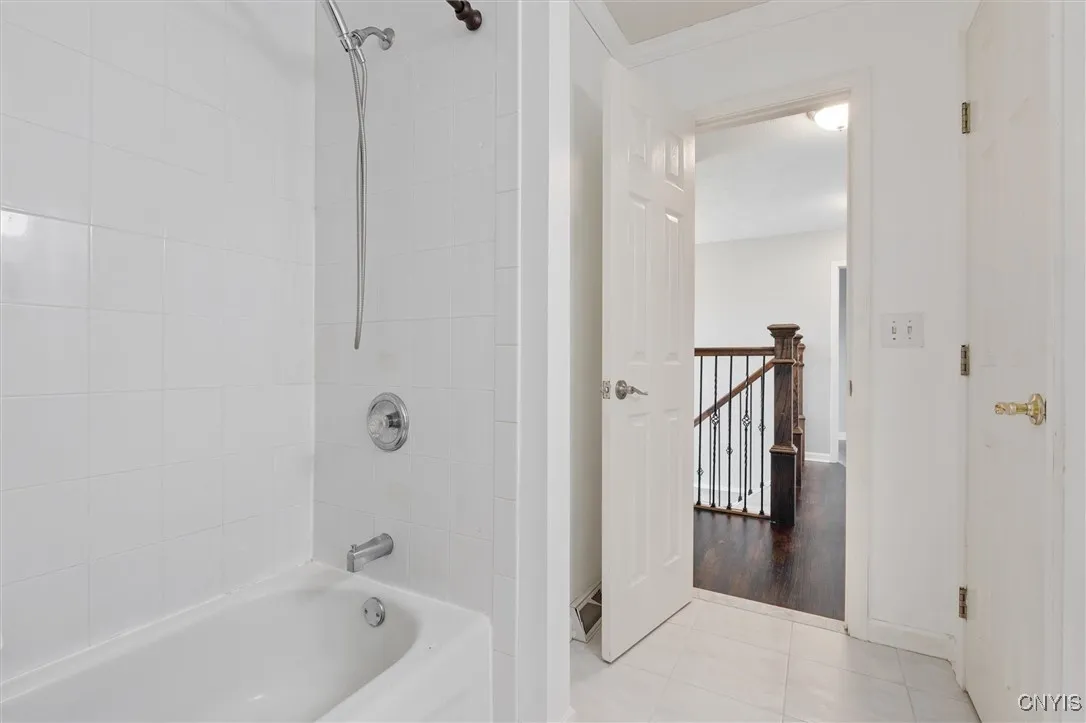 6224 Kenlaren Circle, Cicero, New York 13212, Cicero, New York 13212, 5 Bedrooms Bedrooms, 15 Rooms Rooms,2 BathroomsBathrooms,Residential,For Sale,6224 Kenlaren Circle, Cicero, New York 13212,S1622951
