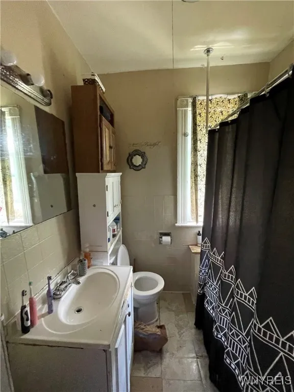 1113 Whitney Avenue, Niagara Falls, New York 14301, Niagara Falls, New York 14301, 7 Bedrooms Bedrooms, ,3 BathroomsBathrooms,Residential,For Sale,1113 Whitney Avenue, Niagara Falls, New York 14301,B1622044